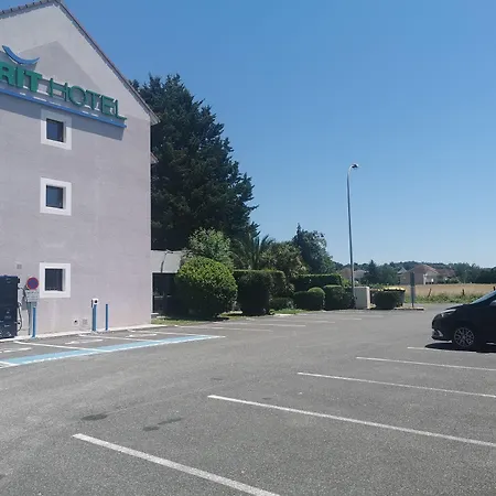 Brit Hotel Confort Pau Lons-2