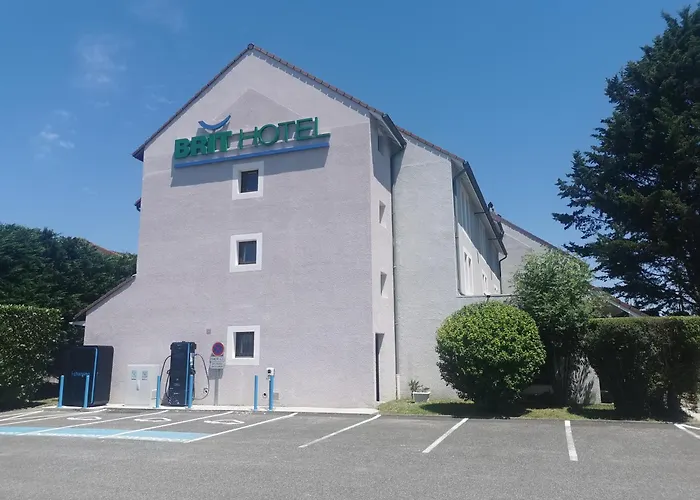 Brit Hotel Confort Pau Lons
